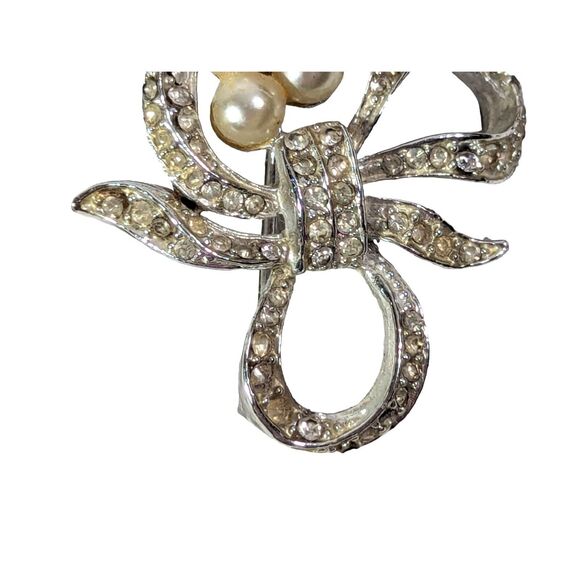 Faux Pearl Cluster Brooch Silver Tone Rhinestone Ribbon Bow Metal Vintage 60s - Picture 5 of 5